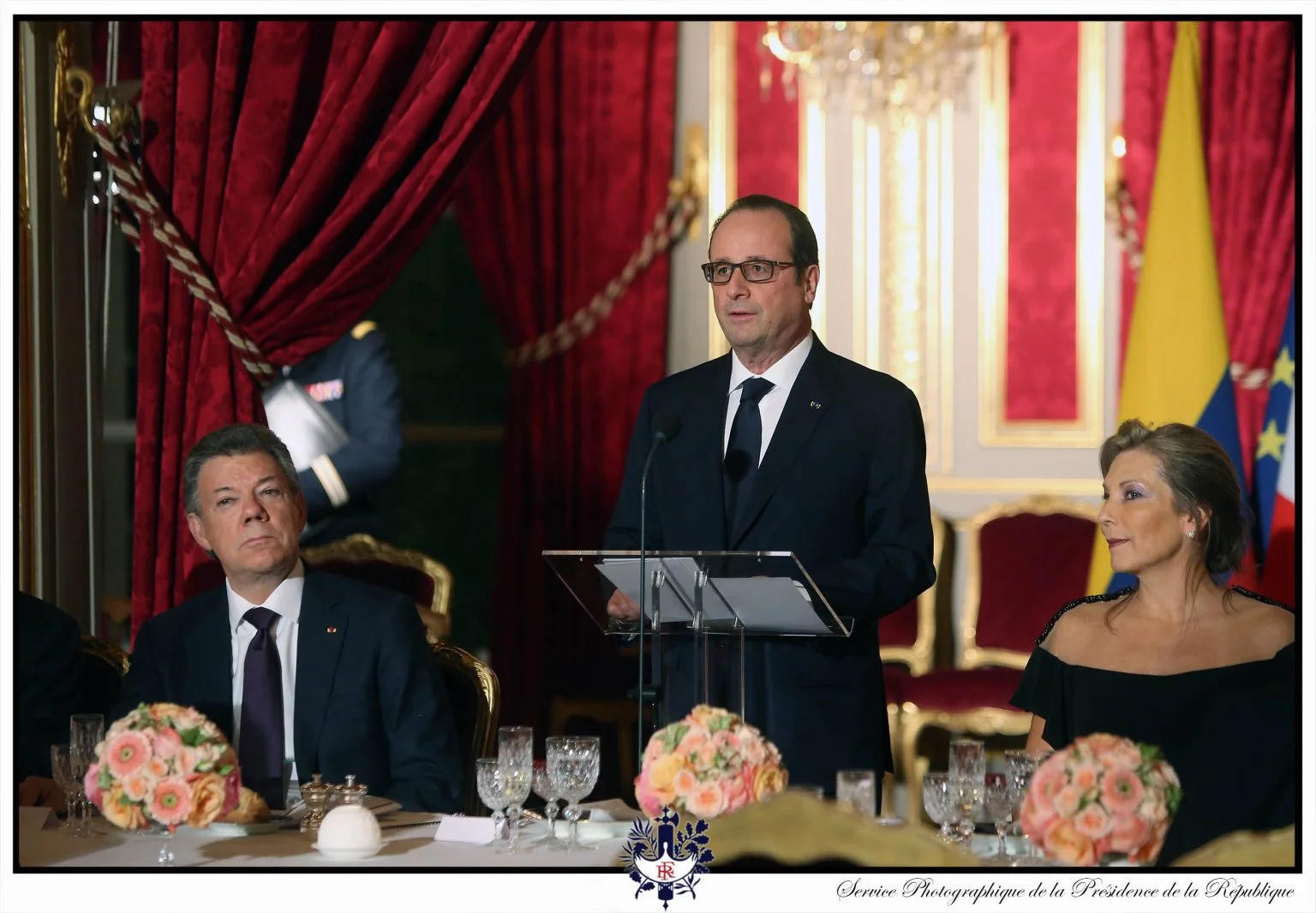 colombiartistica-invitada-cena-presidentehollande-presidentesantos-francia (1)